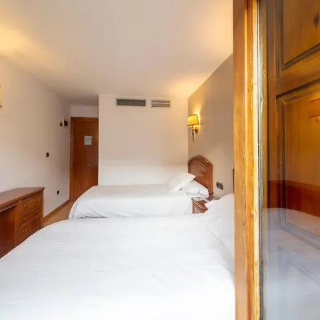 Hostal SIN RECEP24H Puerta de la Villa - Pet friendly&Restaurante-2